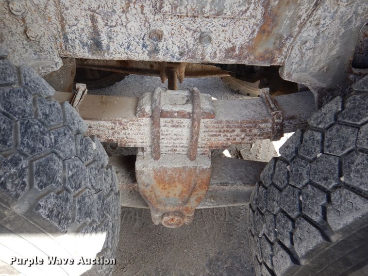 image for item KY9649 1998 International 4900  dump truck