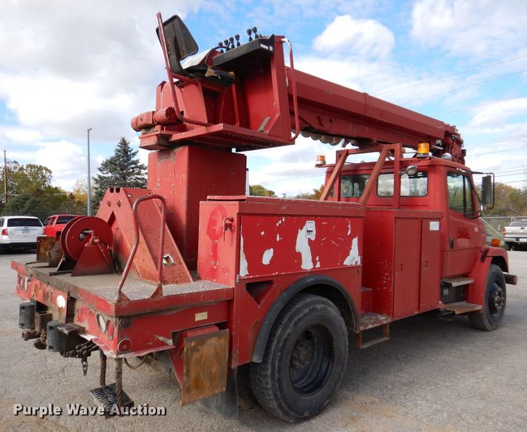 image for item KY9656 1998 Freightliner Business Class FL70  digger derrick truck