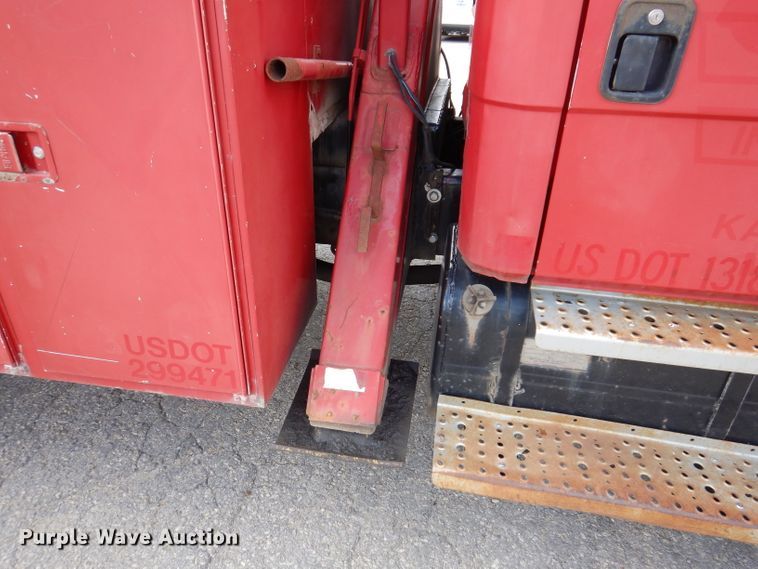 image for item KY9656 1998 Freightliner Business Class FL70  digger derrick truck