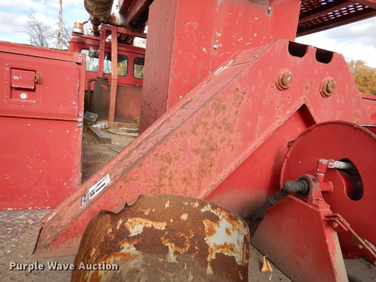 image for item KY9656 1998 Freightliner Business Class FL70  digger derrick truck