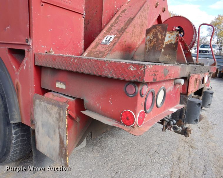 image for item KY9656 1998 Freightliner Business Class FL70  digger derrick truck