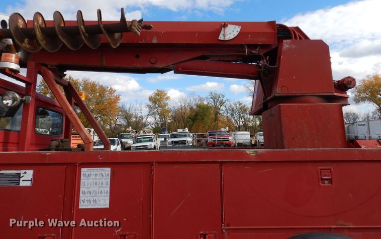 image for item KY9656 1998 Freightliner Business Class FL70  digger derrick truck