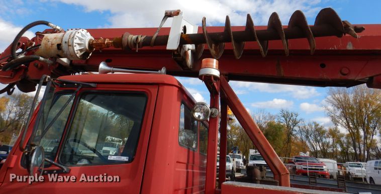 image for item KY9656 1998 Freightliner Business Class FL70  digger derrick truck