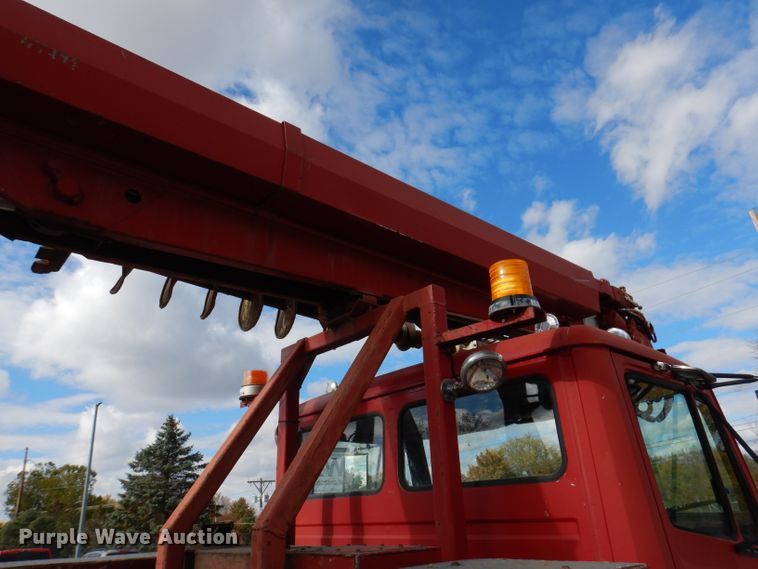 image for item KY9656 1998 Freightliner Business Class FL70  digger derrick truck