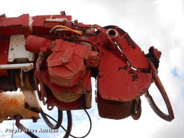 image for item KY9656 1998 Freightliner Business Class FL70  digger derrick truck