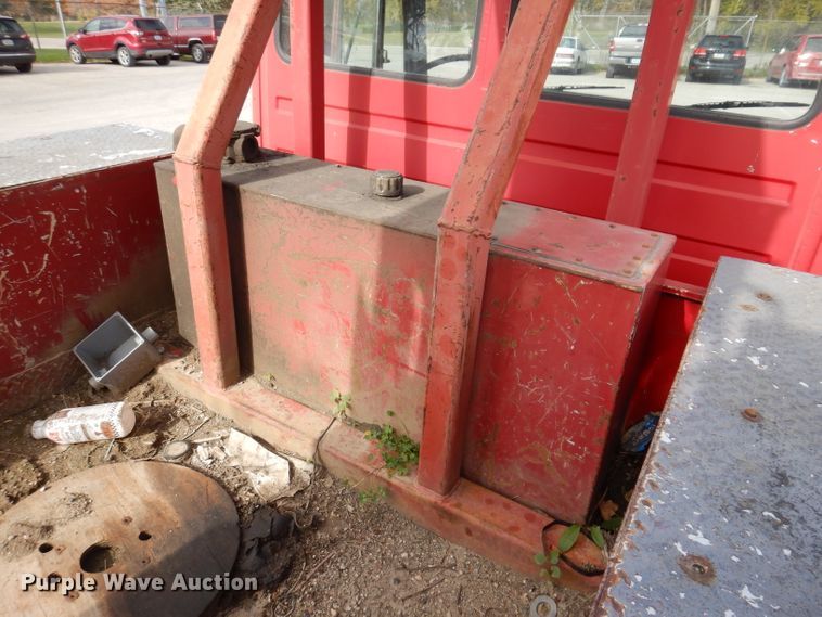 image for item KY9656 1998 Freightliner Business Class FL70  digger derrick truck