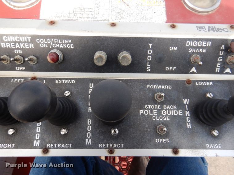 image for item KY9656 1998 Freightliner Business Class FL70  digger derrick truck