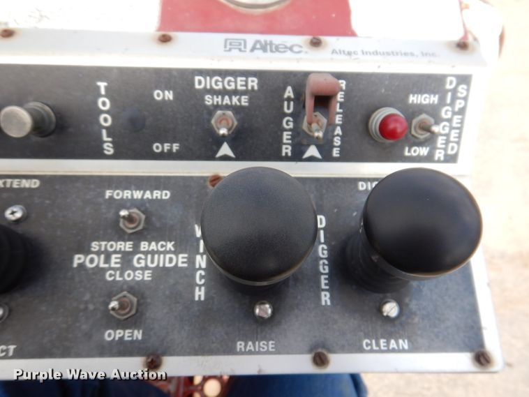 image for item KY9656 1998 Freightliner Business Class FL70  digger derrick truck