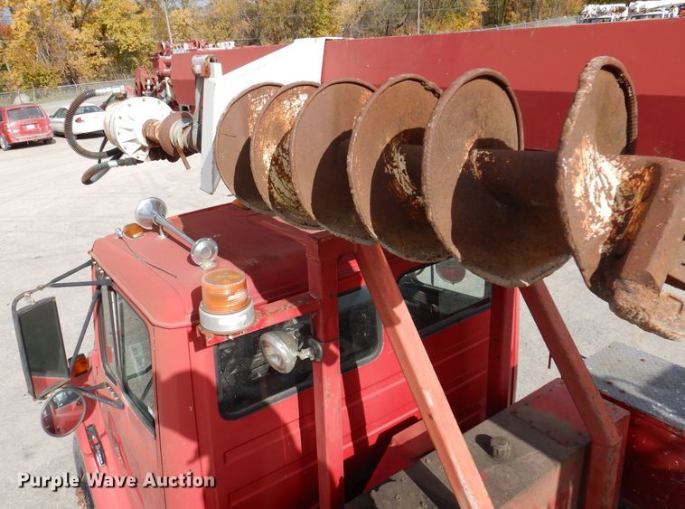 image for item KY9656 1998 Freightliner Business Class FL70  digger derrick truck