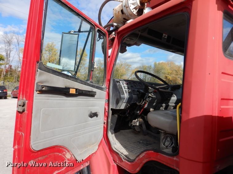 image for item KY9656 1998 Freightliner Business Class FL70  digger derrick truck