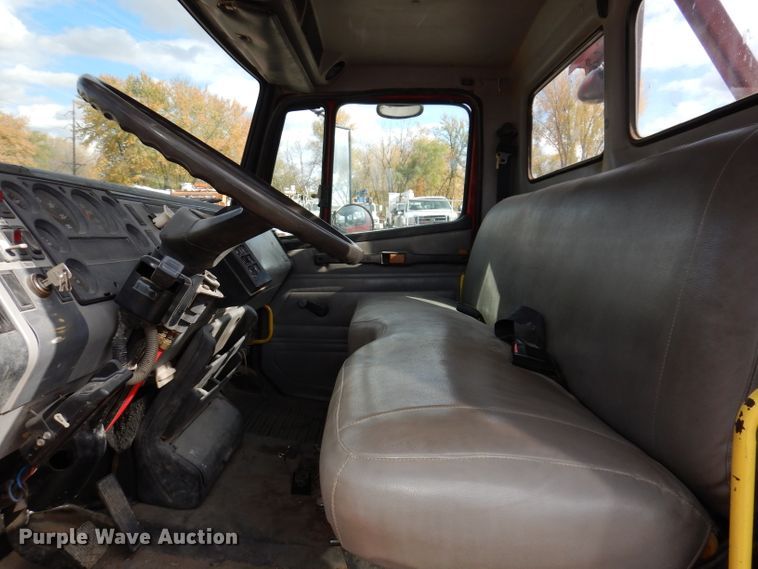 image for item KY9656 1998 Freightliner Business Class FL70  digger derrick truck