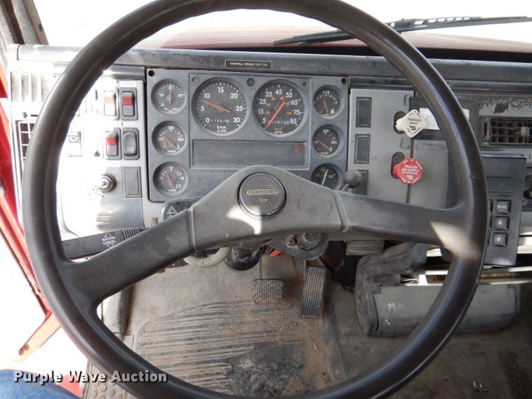 image for item KY9656 1998 Freightliner Business Class FL70  digger derrick truck