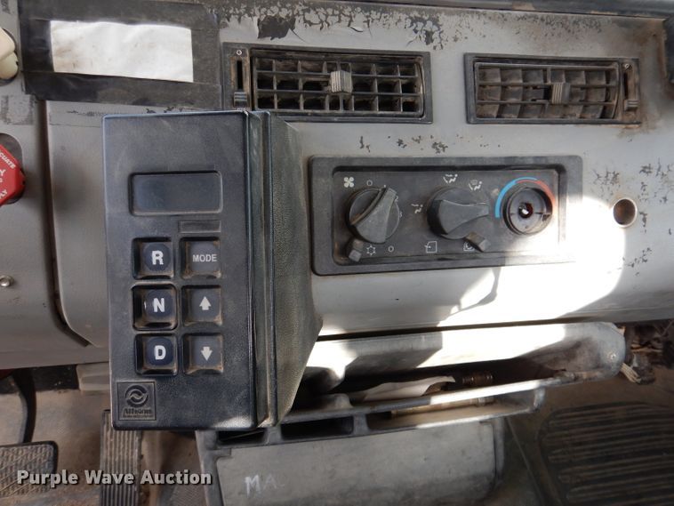 image for item KY9656 1998 Freightliner Business Class FL70  digger derrick truck