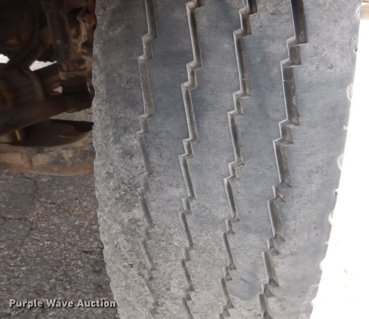 image for item KY9656 1998 Freightliner Business Class FL70  digger derrick truck