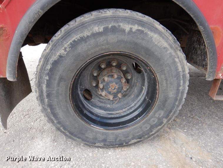 image for item KY9656 1998 Freightliner Business Class FL70  digger derrick truck