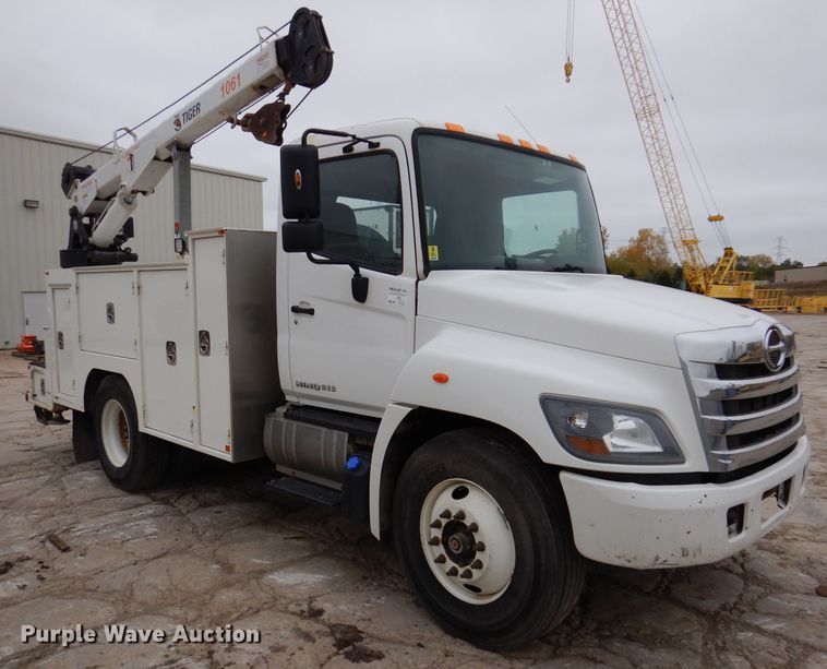 image for item KY9683 2016 Hino 268  utility / service truck
