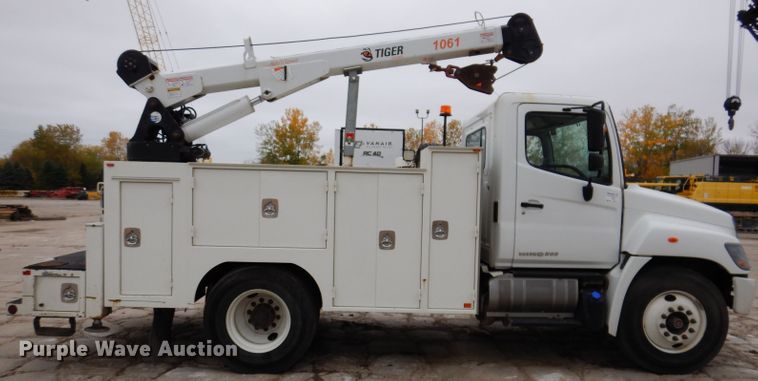 image for item KY9683 2016 Hino 268  utility / service truck