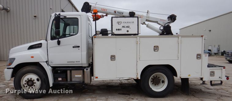 image for item KY9683 2016 Hino 268  utility / service truck