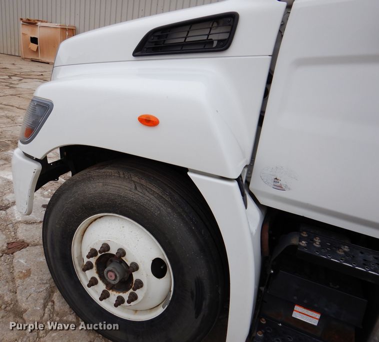 image for item KY9683 2016 Hino 268  utility / service truck