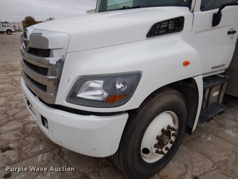 image for item KY9683 2016 Hino 268  utility / service truck