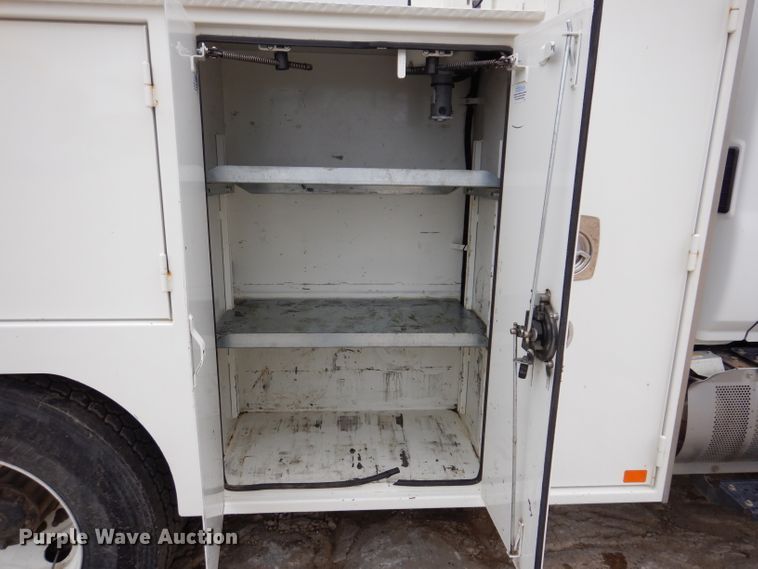 image for item KY9683 2016 Hino 268  utility / service truck