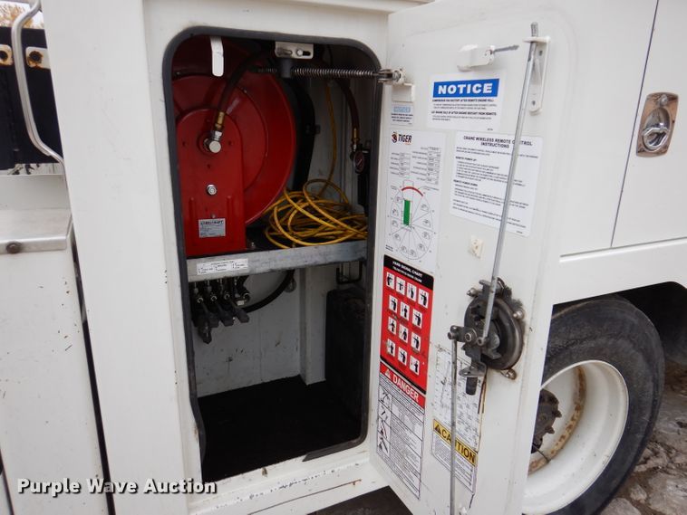 image for item KY9683 2016 Hino 268  utility / service truck