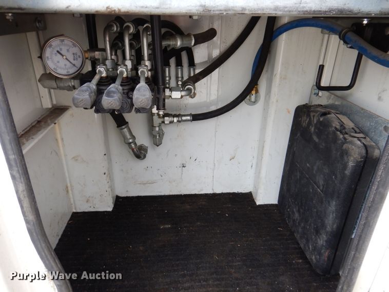 image for item KY9683 2016 Hino 268  utility / service truck