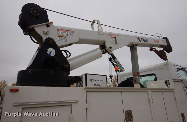 image for item KY9683 2016 Hino 268  utility / service truck