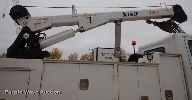 image for item KY9683 2016 Hino 268  utility / service truck