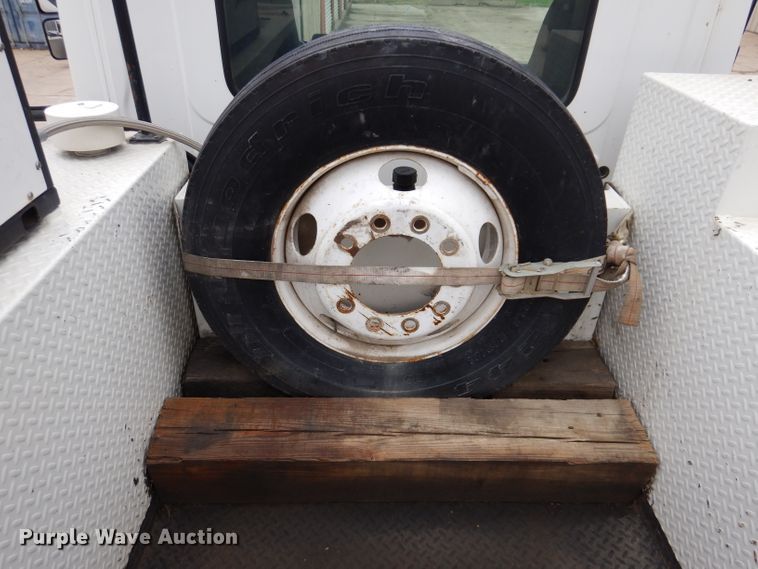 image for item KY9683 2016 Hino 268  utility / service truck