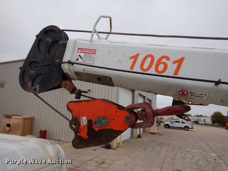 image for item KY9683 2016 Hino 268  utility / service truck