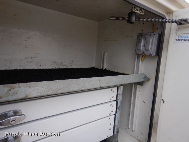 image for item KY9683 2016 Hino 268  utility / service truck