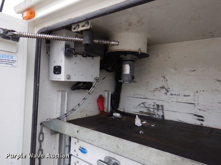 image for item KY9683 2016 Hino 268  utility / service truck