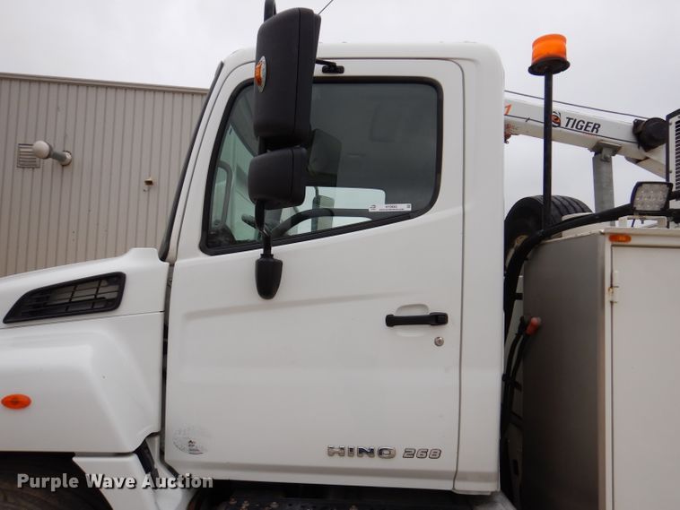 image for item KY9683 2016 Hino 268  utility / service truck