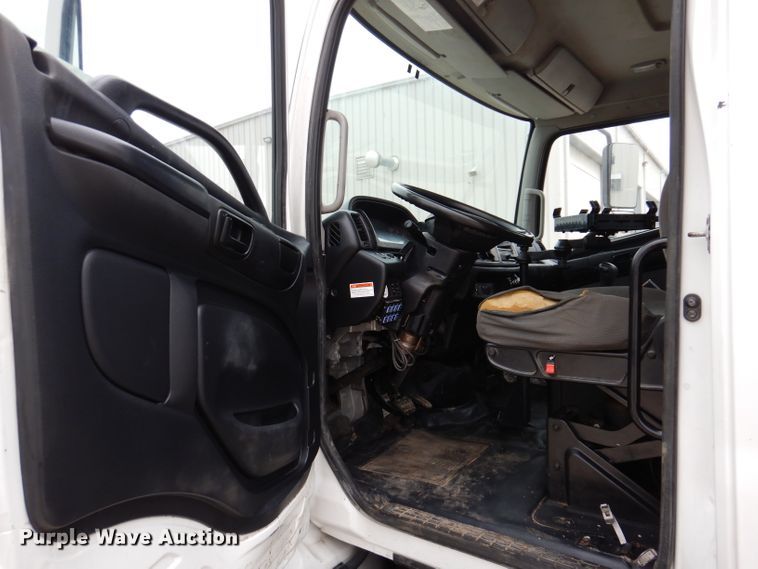 image for item KY9683 2016 Hino 268  utility / service truck