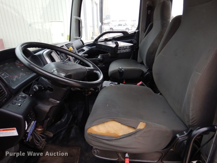 image for item KY9683 2016 Hino 268  utility / service truck