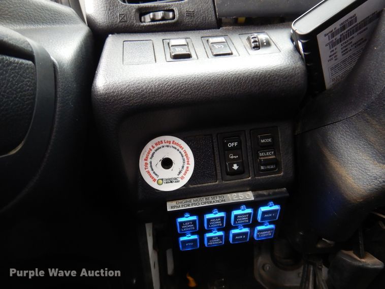 image for item KY9683 2016 Hino 268  utility / service truck