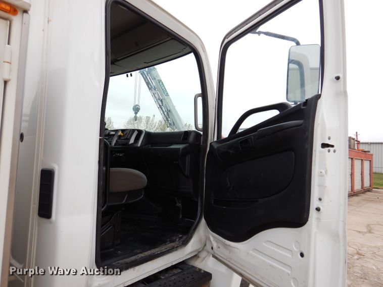 image for item KY9683 2016 Hino 268  utility / service truck