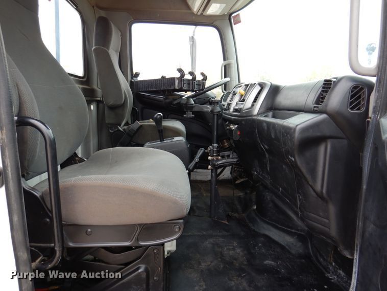 image for item KY9683 2016 Hino 268  utility / service truck