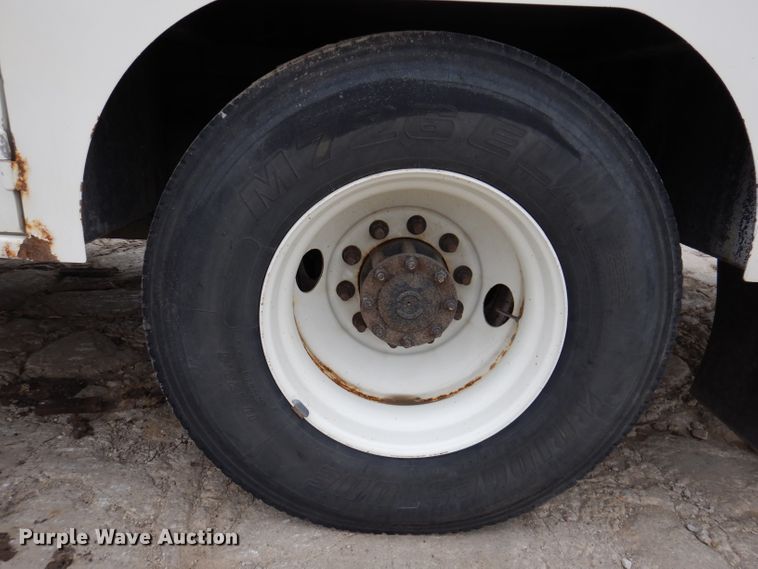 image for item KY9683 2016 Hino 268  utility / service truck