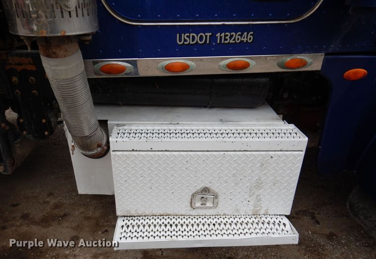 image for item KY9690 2009 Peterbilt 367  dump truck