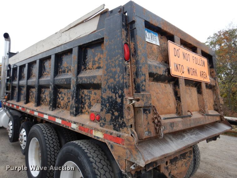 image for item KY9690 2009 Peterbilt 367  dump truck