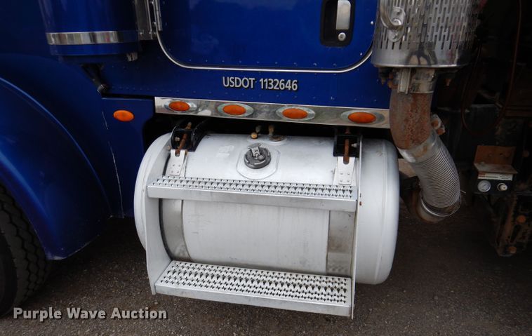 image for item KY9690 2009 Peterbilt 367  dump truck