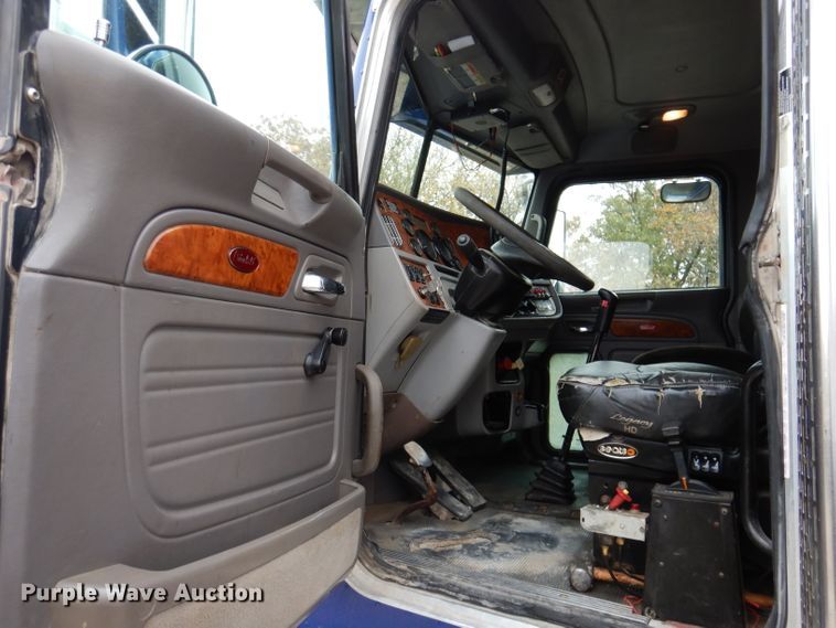 image for item KY9690 2009 Peterbilt 367  dump truck