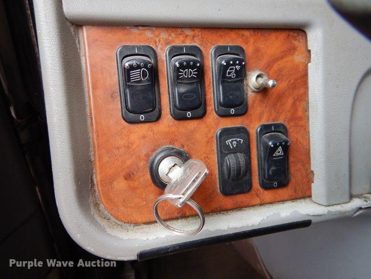 image for item KY9690 2009 Peterbilt 367  dump truck