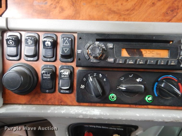 image for item KY9690 2009 Peterbilt 367  dump truck