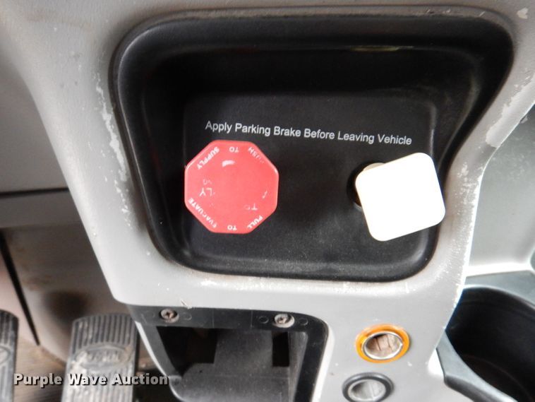 image for item KY9690 2009 Peterbilt 367  dump truck