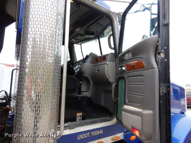 image for item KY9690 2009 Peterbilt 367  dump truck