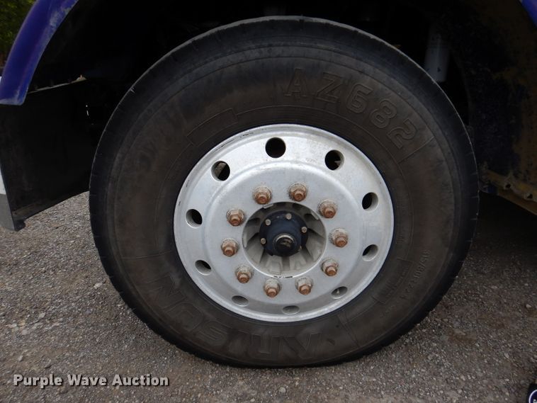 image for item KY9690 2009 Peterbilt 367  dump truck