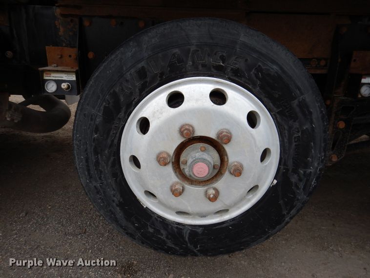 image for item KY9690 2009 Peterbilt 367  dump truck